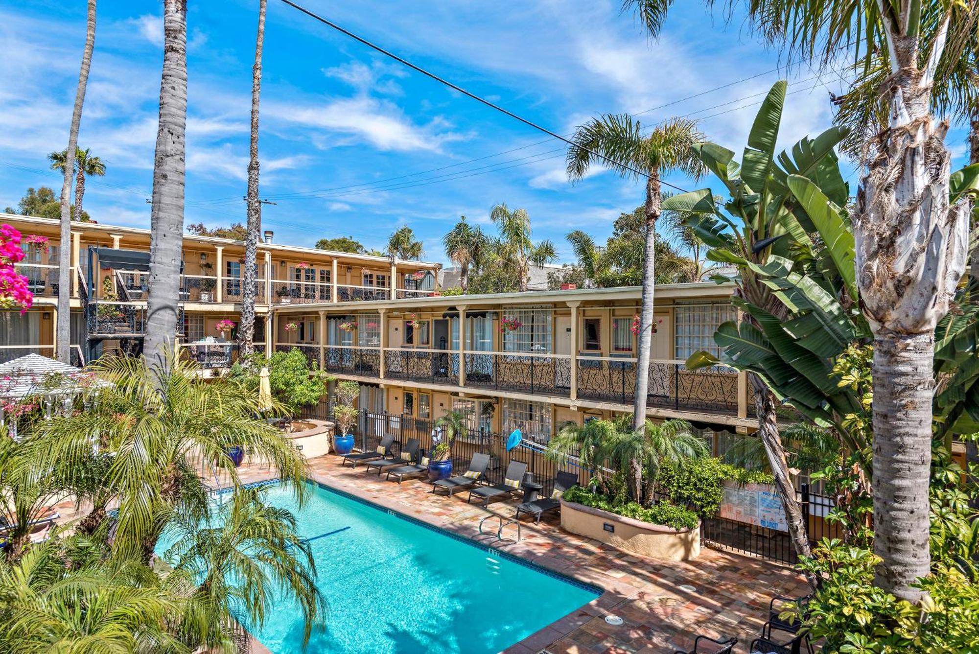 14 West Laguna Hotel 3*